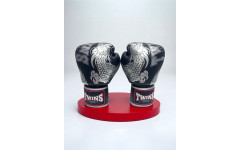 Боксерские перчатки TWINS Special FBGVL3-49 black silver 16 oz Боксерские перчатки TWINS Special FBGVL3-49 black silver 16 oz